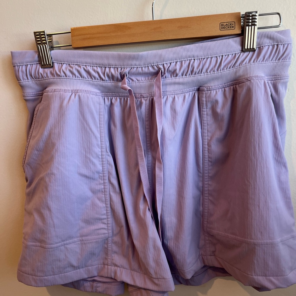 lululemon dance studio high rise short 3.5in. Color lilac ether